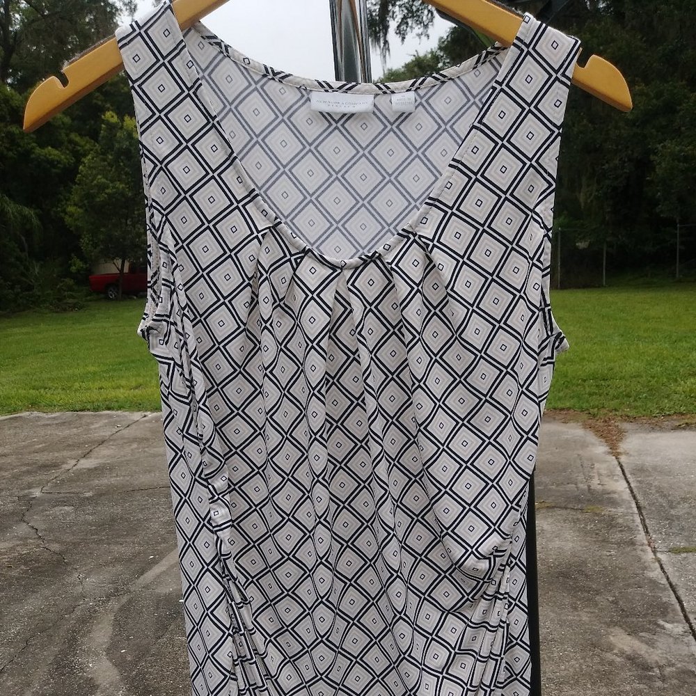 NY Company Sleeveless blouse, white with black and gold print, ladies size M